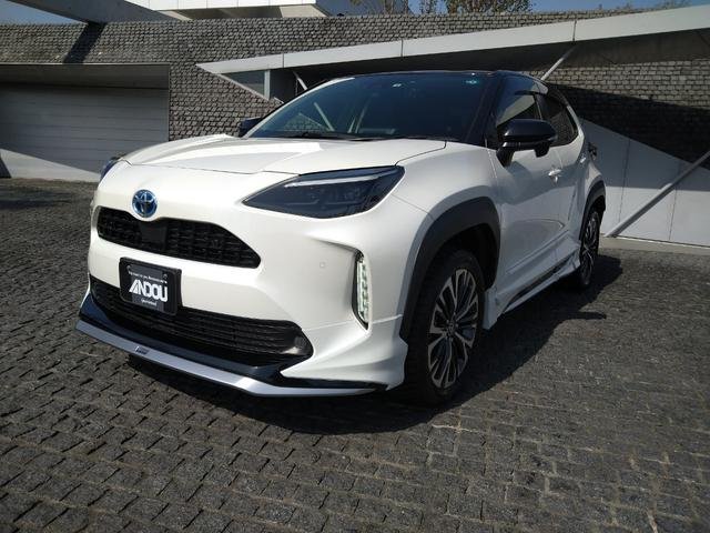 TOYOTA YARIS CROSS (HYBRID)